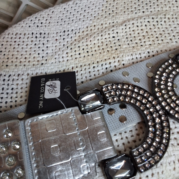 Boutique pearl grey stretch belt with rhinestone accents and buckle OSFM - Picture 7 of 15